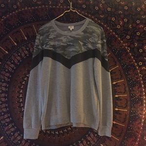 NWOT Camo sweatshirt ✨